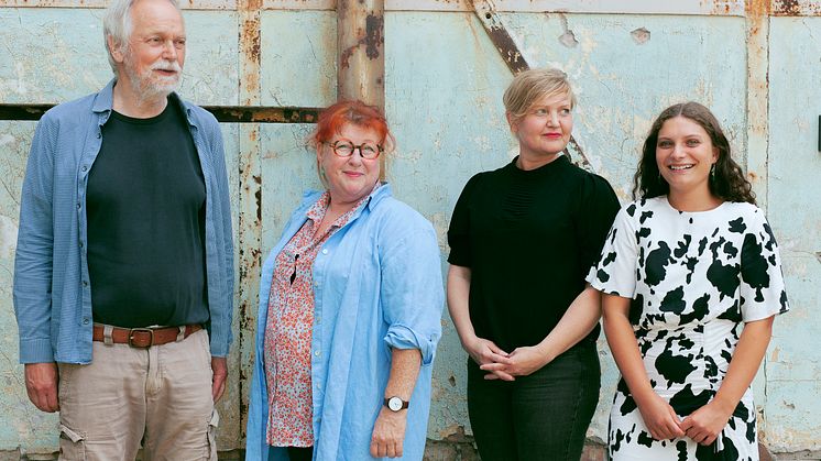 Kristian Halken, Ragnhild Kaasgaard, Marianne Blicher & Isabella Møller Hansen, kreditering: Svlstg (også vedhæftet)