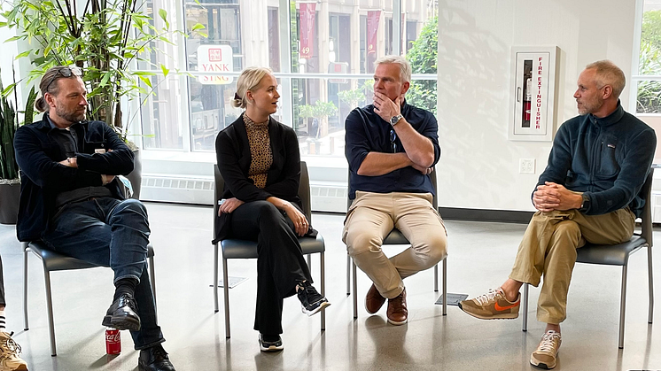 Henrik Otendal, Malin Helsing, Pelle Berglund och Nick Ellis under besöket på Amazon Web Services startup loft.