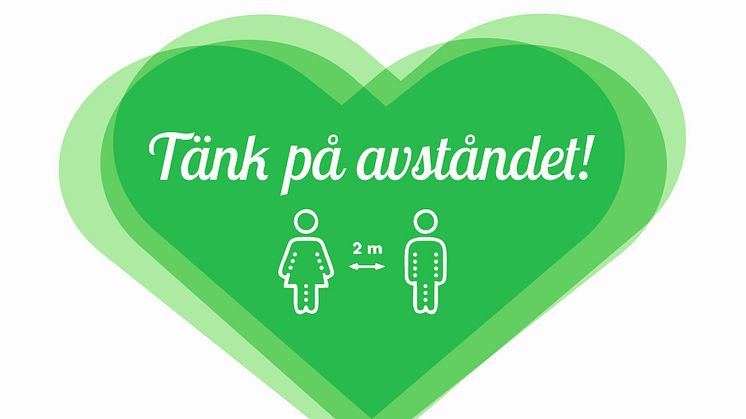 Golvdekaler som påminner om att hålla avstånd finns på många platser runt om i kommunen