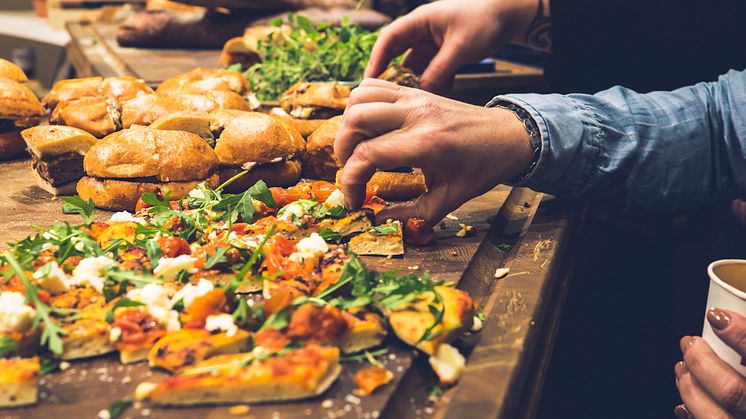 Provsmakning i en av montrarna