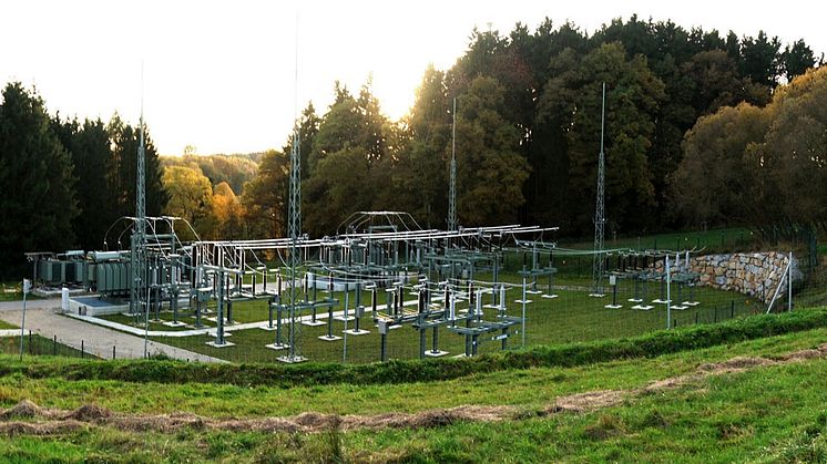 Ein neues Erdkabel wird das Umspannwerk Tann (Foto) im Norden der Gemeinde und die bestehende 110-Kilovolt-Leitung zwischen Simbach und Pfarrkirchen verbinden.