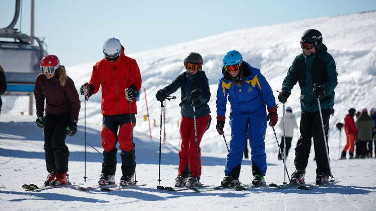 Fortsatt svemester-trend i fjällen - 2,1 miljoner svenskar åkte skidor senaste året