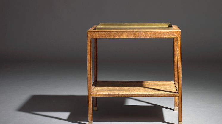 Kaare Klint: An unusual unique oak burl tray table with underlying shelf. 