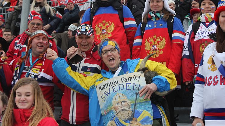 God stemning på tribunen i Holmenkollen 