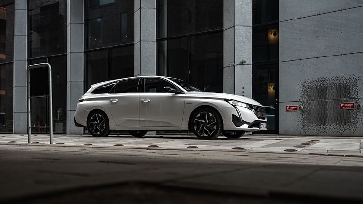 Peugeot 308SW Hybrid lowres PR-15