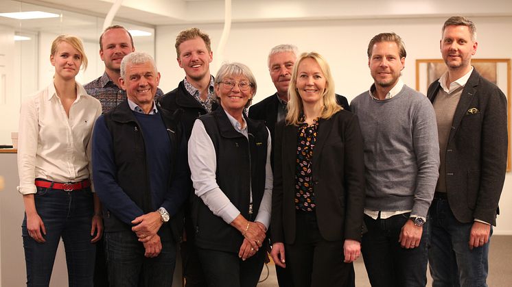 Kari och Nils Andersson (AB Hilmer Andersson), Ulf, David och Anita Nordentjell (Bomstadbaden), Lars Vik och Daniel Wiik (Wraptech) tillsammans med Kathrine och Mikael Löfberg.