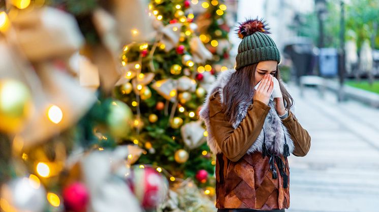 Auch wenn es für eine Erkältung nie einen „passenden“ Zeitpunkt gibt: Ausgerechnet an Weihnachten kann man sie wirklich am allerwenigsten gebrauchen. / Bild: iStock 1073692850