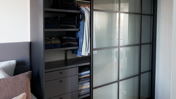 DK_Elfa_Clothing_Interior_Click_in_system_Decor_Slidingdoor_Gallery_2022_03_10