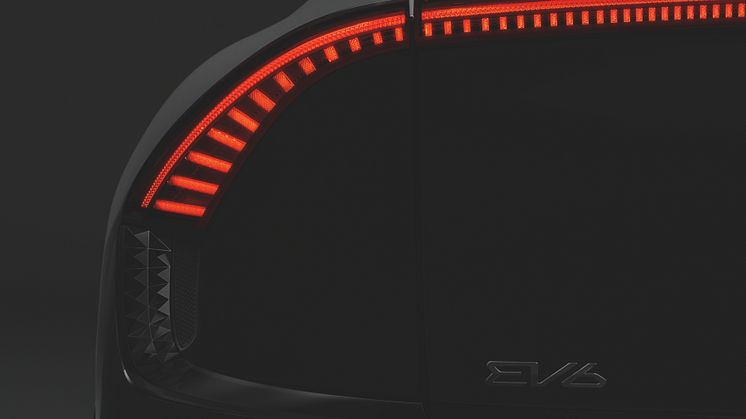 print-cmyk-3600x2400-rear-lamp-detail