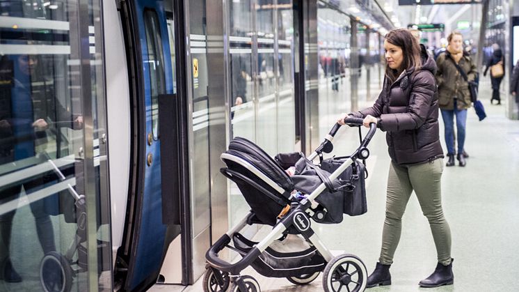 Pendeltågens punktlighet fortsatt hög - problem med obehöriga på spåret kvarstår