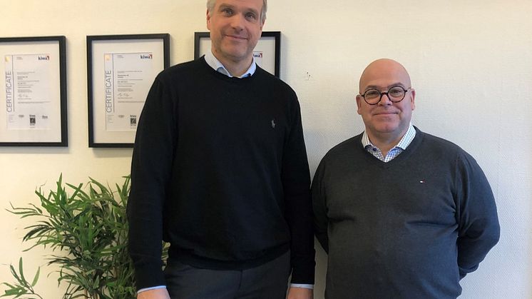 Vithalatvätten blir en del av Textilia. Från vänster Textilias VD Patrick Olsson tillsammans med Vithalatvättens tidigare ägare Carlos Da Costa.
