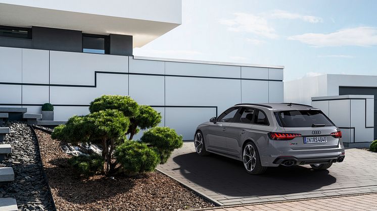 Audi RS 4 Avant med competition plus pakke (Nardogrå)