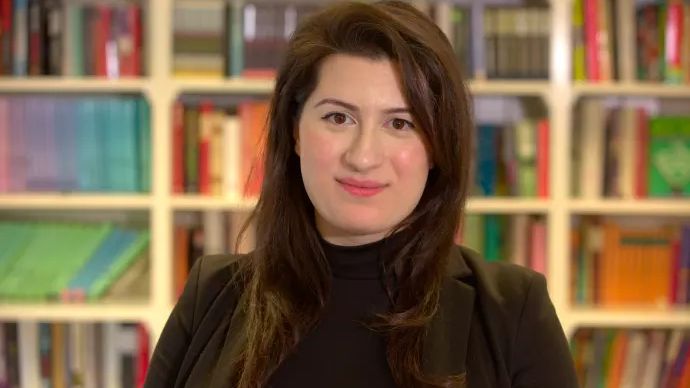 28-åriga förstaläraren Mariam får Kompassrosen för kreativ pedagogik och inkluderande ledarskap