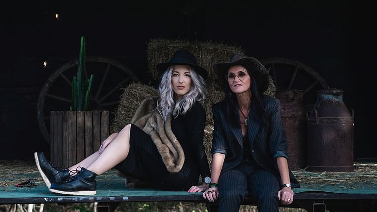 Singelomslag - Ell & Hart “Rise You River”