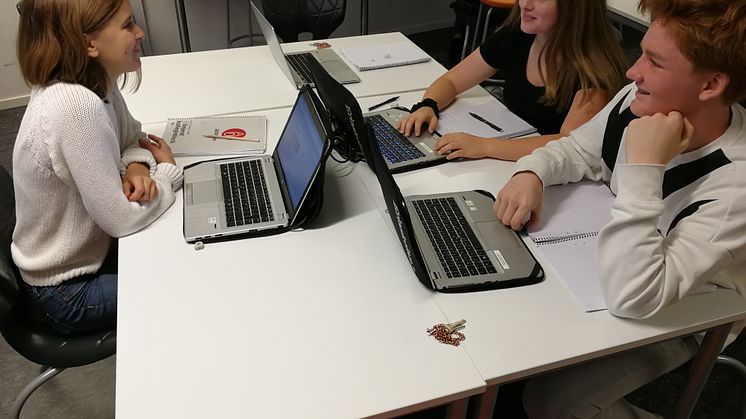 Elever under en mattelektion på Erlaskolan i Falun.