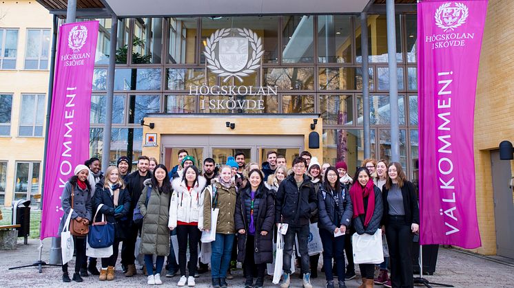 Nya internationella studenter spenderar nu sina första dagar i Skövde och på Högskolan.