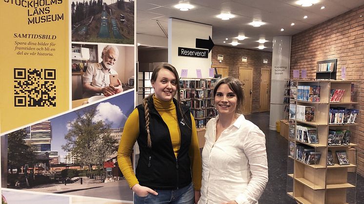 Ingrid Backan, bibliotekarie från Biblioteken i Sollentuna och Stella Waldenström, insamlingsassistent på Stockholms läns museum. Foto: Veronica Andersson.