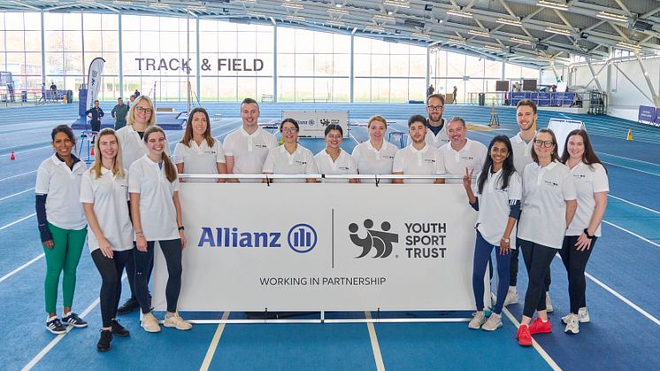 MoveNow Allianz Volunteers at launch