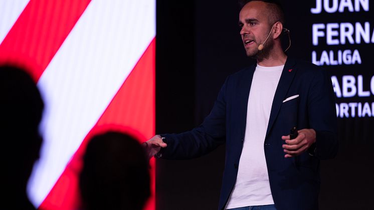 STSWE24-speakers-4