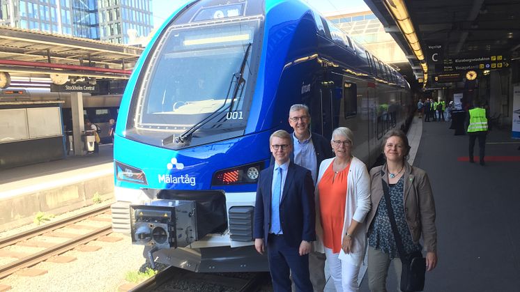 Första nya regionaltåget i Stockholm-Mälardalen har anlänt