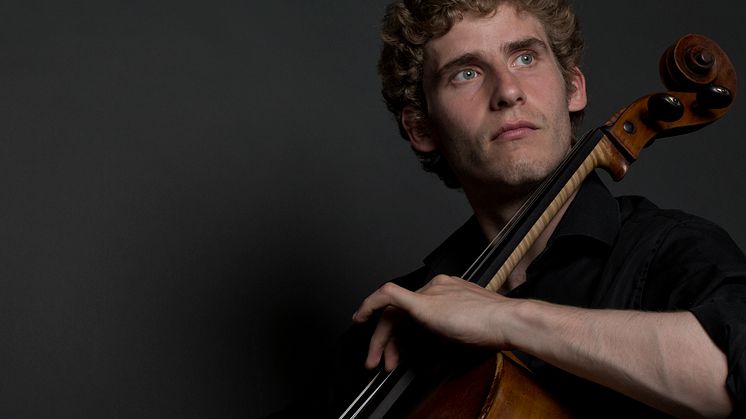 Andreas Brantelid spelar Elgars cellokonsert tillsammans med Gävle Symfoniorkester