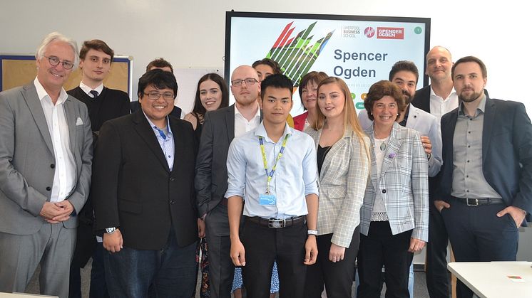 Stolz auf ihr Projekt: Die Teilnehmer und Betreuer des internationalen Workshops. Foto: Franz Motzko