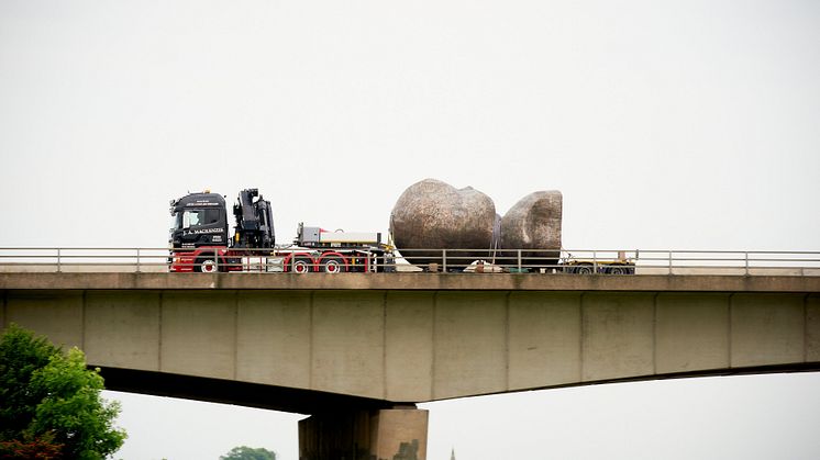 Transport av "Hodet" - kunstprosjekt Marianne Heske