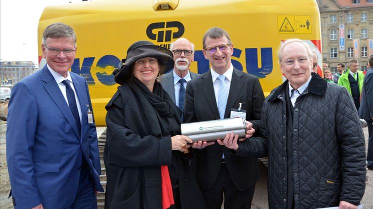 v.l.: Dirk Luthe, Dorothee Dubrau, Karl-Heinz Ellinghausen, Dr. Ingo Seidemann und Prof. Eckhard Gerber bei der Zeremonie