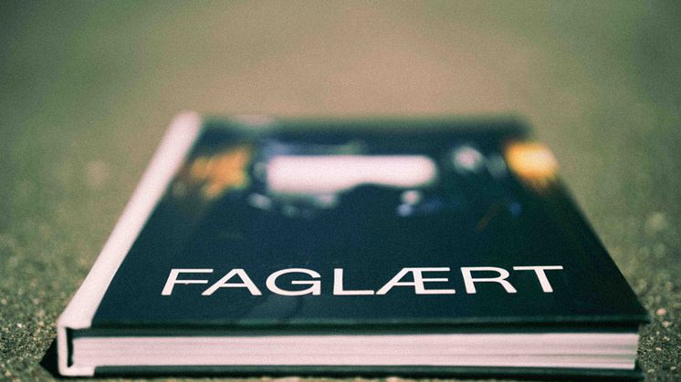 Faglært bog-7400779.jpg