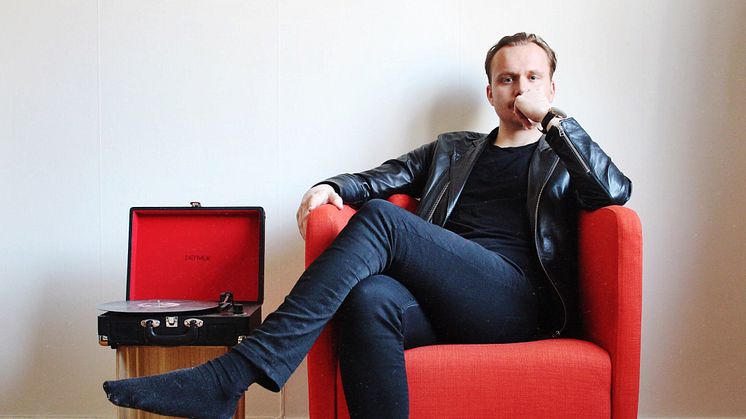 Kritikerrosade Broder Henrik Rapp släpper ny singel - "Vad Gör Vi Sen?"