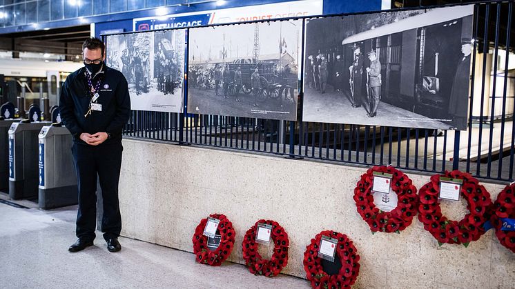 Rail teams honour Unknown Warrior at Victoria 100 years on