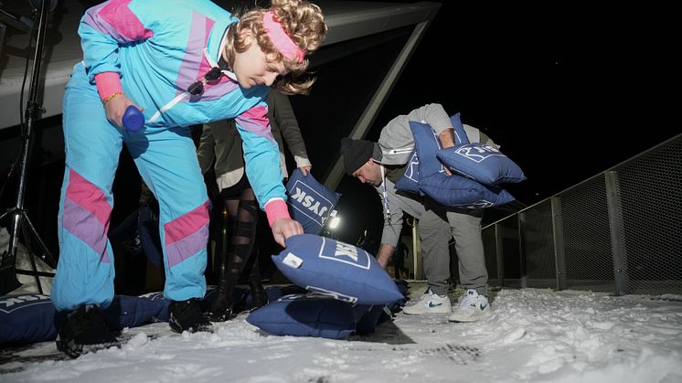 18. januar 2024 skrev JYSK historie ved at placere 1.535 puder på toppen af Tempodrom i Berlin og dannede derved verdens længste række af puder.