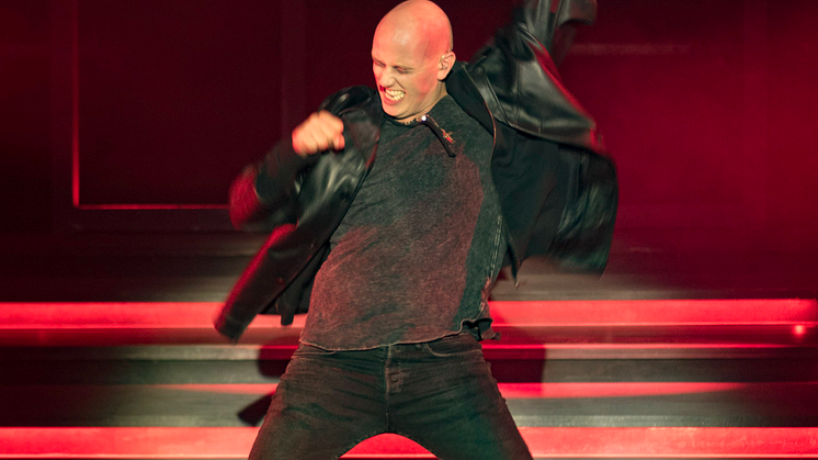 Musicalproducenten Heltemus har kastet sig over opsætningen af det amerikanske punkrockband Green Days ikoniske konceptalbum 'American Idiot' fra 2004. Musicalen rammer Østre Gasværk Teater i Kbh. til februar 2021, hvor bl.a. Anders Gjesing er med.