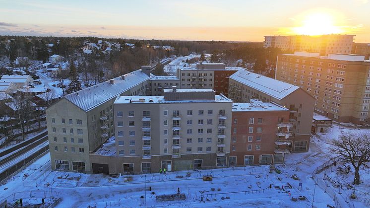 Älta Torg står inför en spännande utveckling i år med flera populära verksamheter som etablerar sig. Nyligen tecknades avtal med Nordic Wellness som planerar för att öppna en toppmodern anläggning på nästan 900 kvadratmeter i mitten av oktober. 