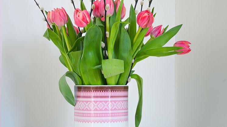 Vase og kopp fra Porsgrunds Porselænsfabrik