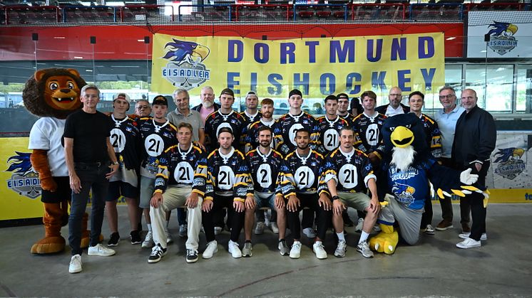 DSC_9897_Vertragsunterschrift.JPG