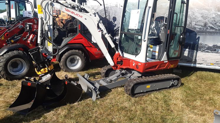 Takeuchi TB 320 är konstruerad för att passa med direktinfäst tiltrotator. 