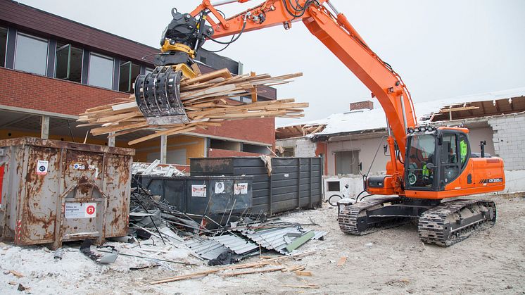RealMachinery i Finland väljer Engcon tiltrotator som standard i Doosan leasingmaskiner