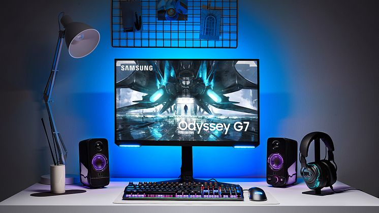 Odyssey G7 Lifestyle.jpg