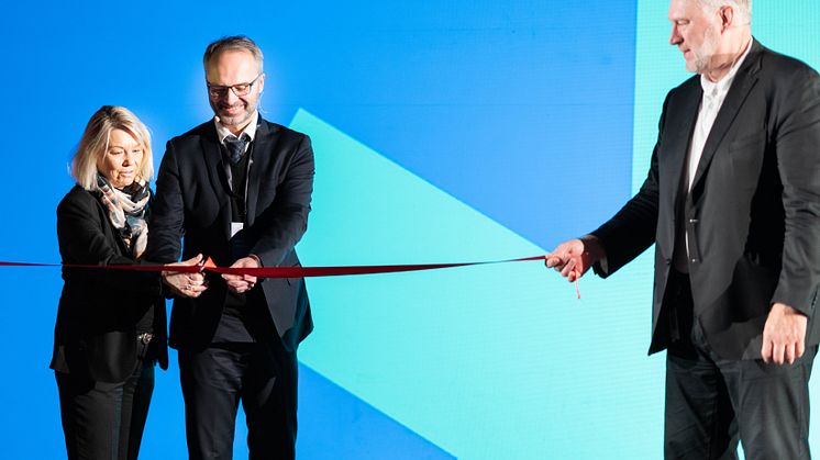 Kommunal- og moderniseringsminister Monica Mæland, ordfører Jørgen Vik i nye Lillestrøm kommune og adm. dir. Stein-Erik Vellan i Telia Norge åpnet i dag offisielt Telias utbygging av 5G-nettet. Foto: Andreas Krogset Dalene