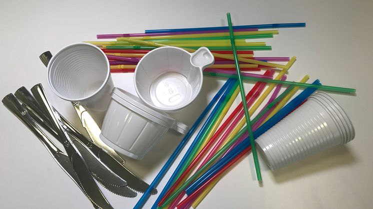 Axfood fasar ut engångsartiklar av plast