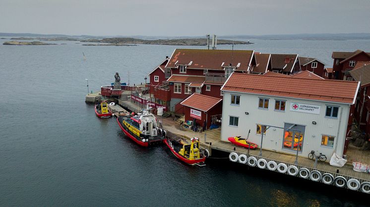 Det nya stationshuset på Käringön är klart för invigning, liksom den nya räddningsstationen i Uddevalla.