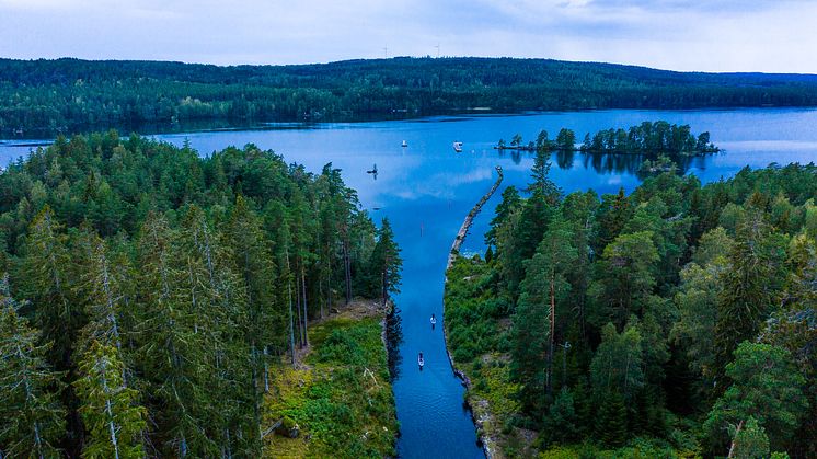 Att kombinera en aktiv semester i naturen med att äta och bo bra är en av de trender Göta kanal listar för i år.