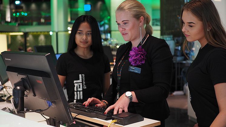 Elever från hotellutbildningen på Realgymnasiet 