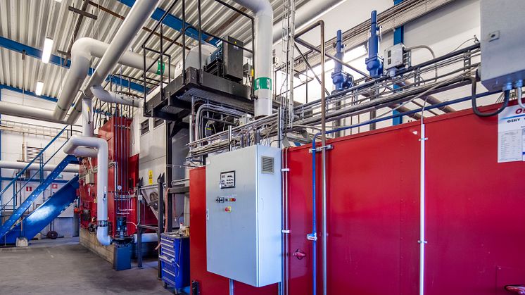 Fastbränslepanna och reservpanna hos Solör Bioenergis anläggning i Lagan.