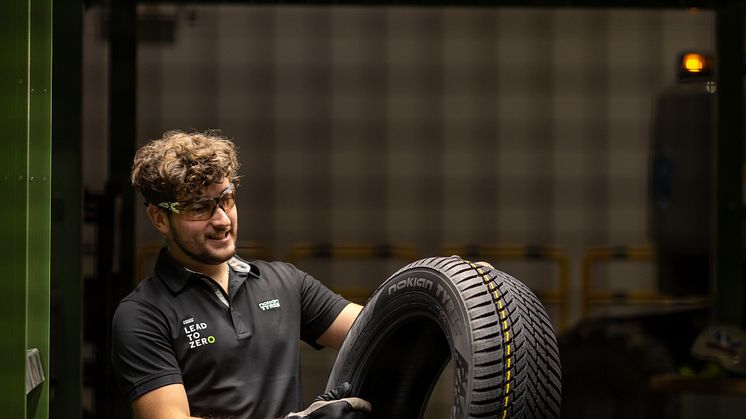 Nokian+Tyres+Romania+factory+tire+inspection+02.jpg