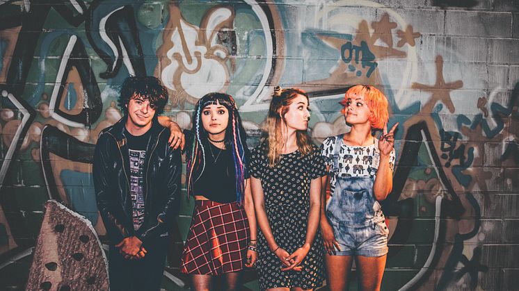 De unge pop-rockere i Hey Violet kommer til Danmark