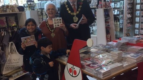 ​Get your Christmas cards for good causes