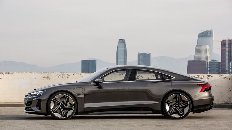 Audi e-tron GT concept (kinetic dust) fra siden