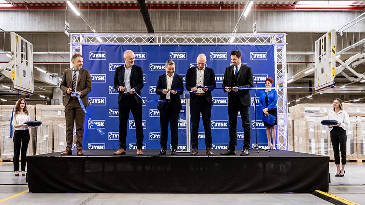 From left: Rami Jensen, Deputy President & CEO, JYSK; Ole Thomsen, EVP Logistics, JYSK; Sandor Szimeiszter, Country Manager, JYSK Hungary; Jan Bøgh, President & CEO, JYSK; and Deputy Minister Levente Magyar.